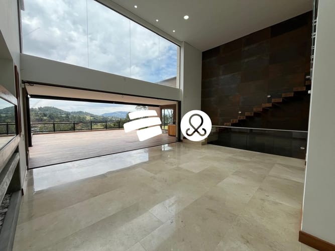 Casa de 4 alcobas en venta en Loma Del Escobero, Envigado, 575 m² · foto 4 de 24