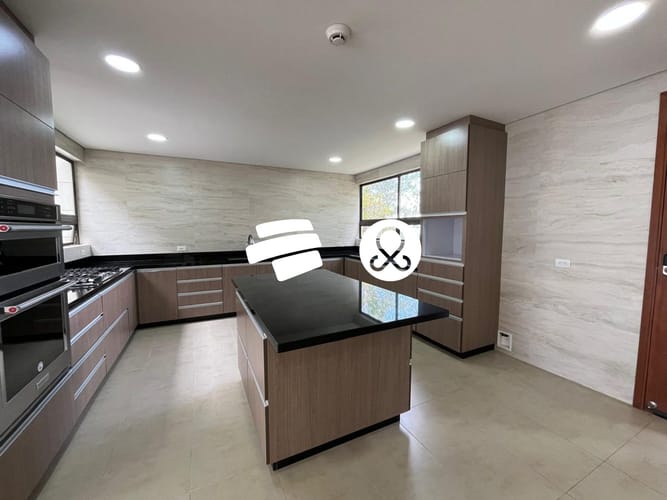 Casa de 4 alcobas en venta en Loma Del Escobero, Envigado, 575 m² · foto 12 de 24