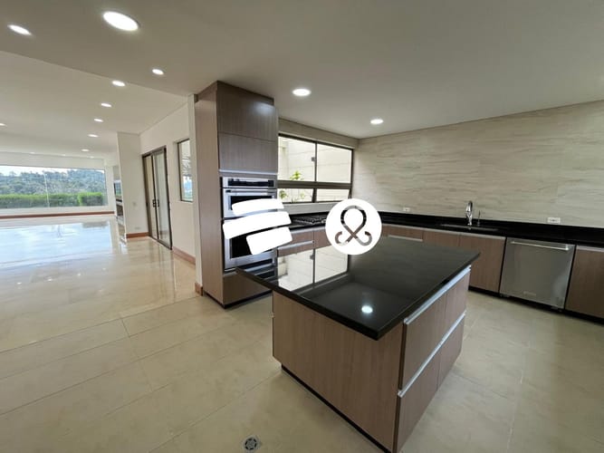 Casa de 4 alcobas en venta en Loma Del Escobero, Envigado, 575 m² · foto 13 de 24