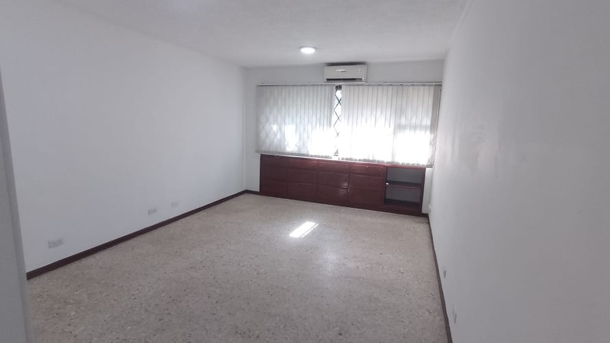 Oficina en arriendo en El Limonar, Cali, 26 m² · foto 2 de 8