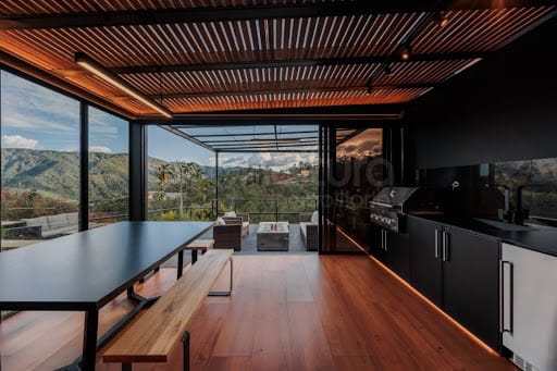 Casa de 3 alcobas en venta en Loma Del Escobero, Envigado, 200 m² · foto 2 de 15