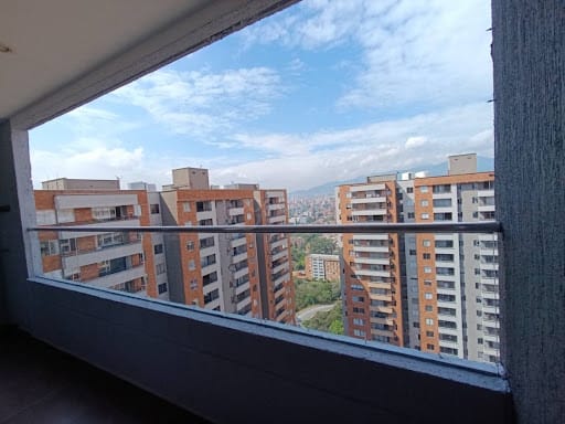 Apartamento de 3 alcobas en arriendo en San German, Medellín, 77 m² · foto 3 de 13