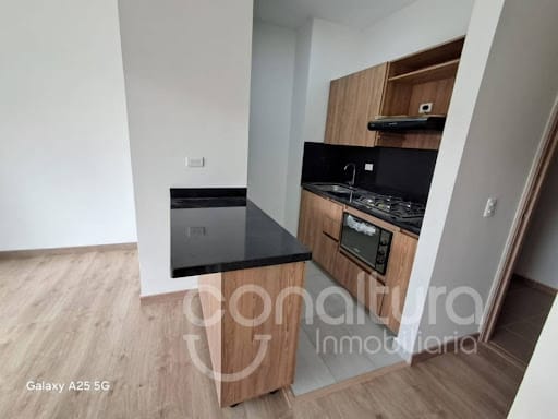 Apartamento de 3 alcobas en venta en San Jose, Sabaneta, 55 m² · foto 3 de 16