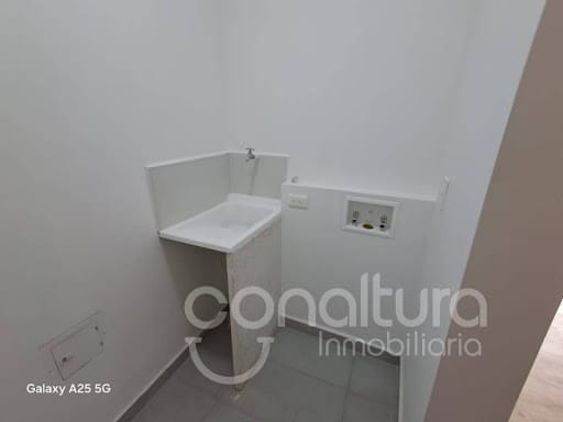 Apartamento de 3 alcobas en venta en San Jose, Sabaneta, 55 m² · foto 15 de 16
