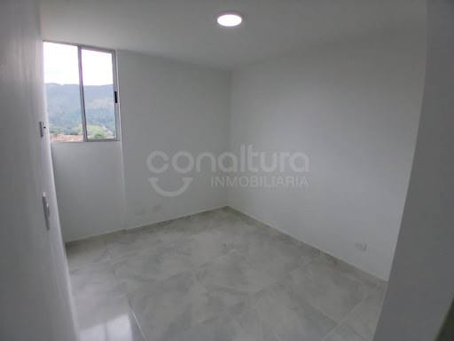 Apartamento de 3 alcobas en venta en Cabecera San Antonio De Prado, Medellín, 52 m² · foto 5 de 15