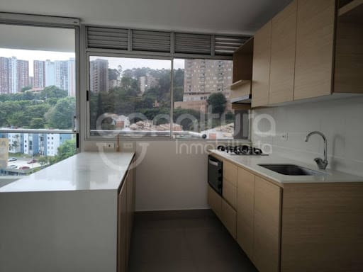 Apartamento de 3 alcobas en arriendo en Loma Del Indio, Medellín, 88 m² · foto 2 de 17