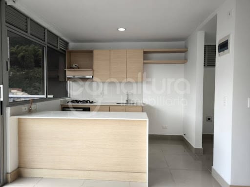 Apartamento de 3 alcobas en arriendo en Loma Del Indio, Medellín, 88 m² · foto 3 de 17