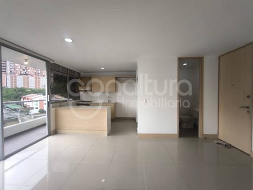 Apartamento de 3 alcobas en arriendo en Loma Del Indio, Medellín, 88 m² · foto 4 de 17