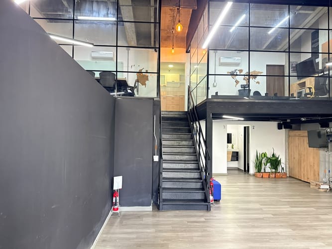 Local en arriendo en El Poblado, Medellín, 200 m² · foto 2 de 19