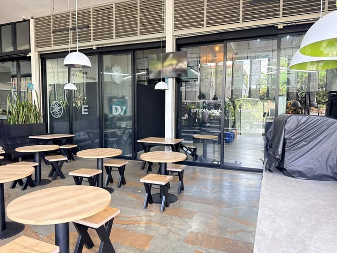 Local en arriendo en El Poblado, Medellín, 200 m² · foto 8 de 19