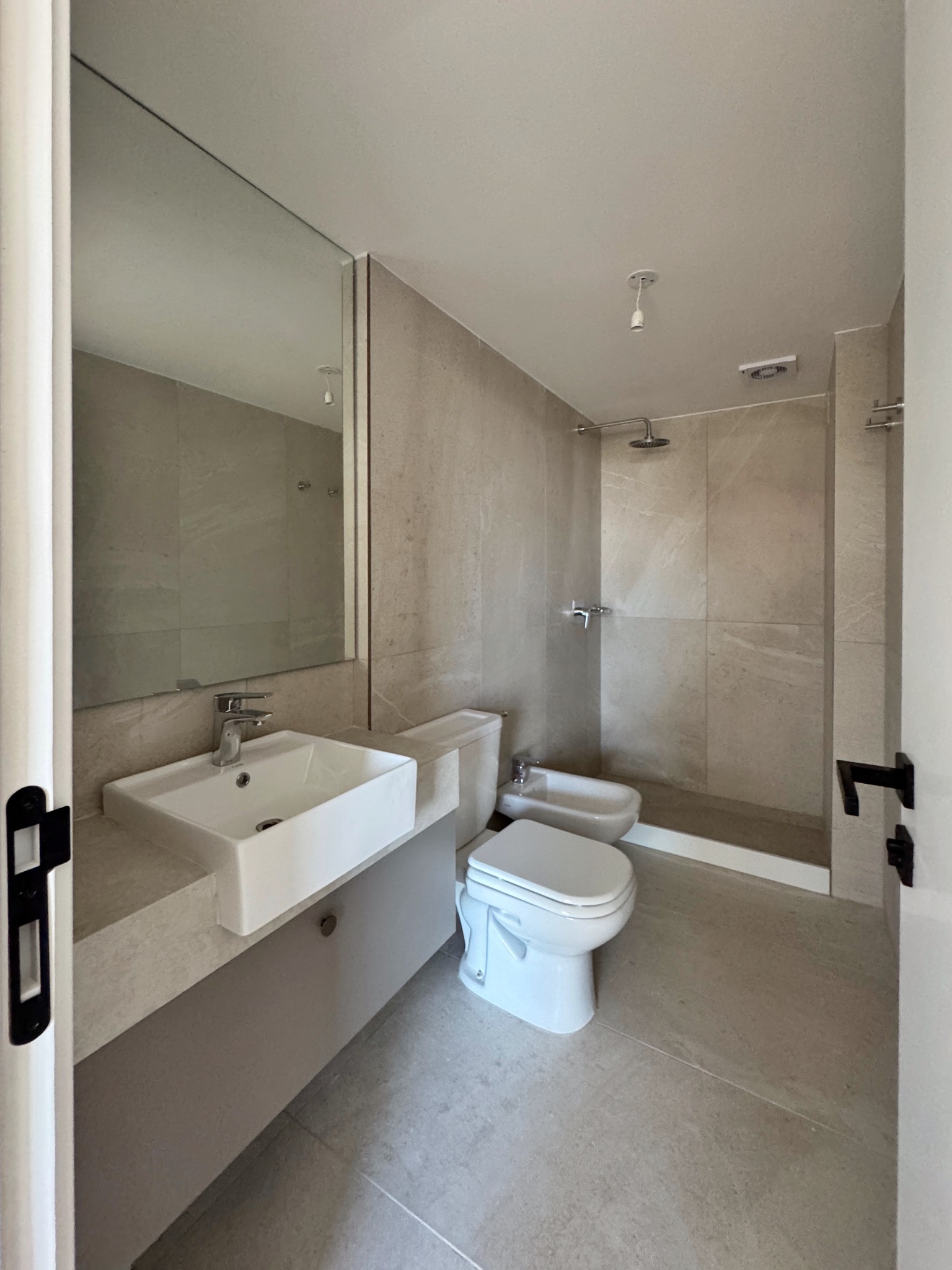 Apartamento De 3 Dormitorios En Alquiler En Barra De Carrasco - Unidad 405A - Costanera Village · Foto 3
