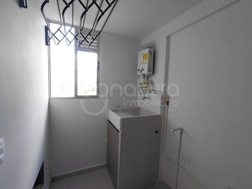 Apartamento de 2 alcobas en venta en Cabecera San Antonio De Prado, Medellín, 38 m² · foto 2 de 12