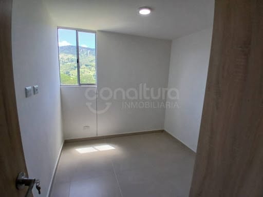Apartamento de 3 alcobas en venta en Cabecera San Antonio De Prado, Medellín, 52 m² · foto 7 de 13