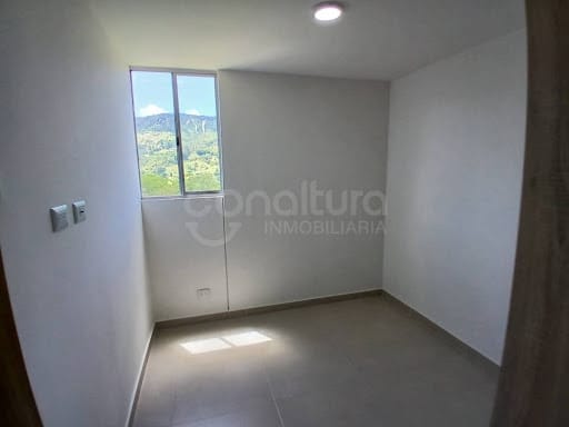 Apartamento de 3 alcobas en venta en Cabecera San Antonio De Prado, Medellín, 52 m² · foto 8 de 13