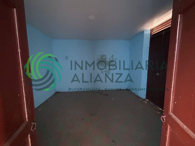 Casa de 7 alcobas en venta en Comuneros, Bucaramanga, 280 m² · foto 3 de 22