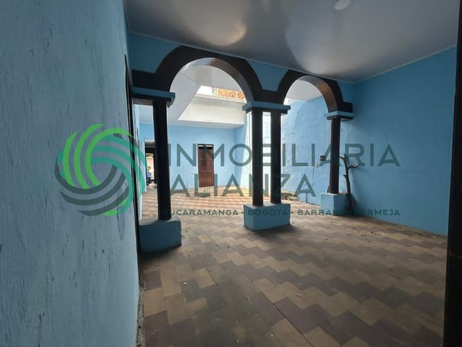 Casa de 7 alcobas en venta en Comuneros, Bucaramanga, 280 m² · foto 8 de 22