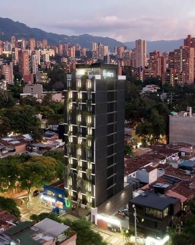 Apartamento en arriendo en El Poblado, Medellín, 100 m² · foto 3 de 3
