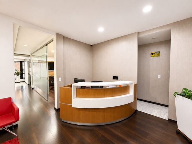 Oficina en venta en Centenario, Cali, 156 m² · foto 2 de 16