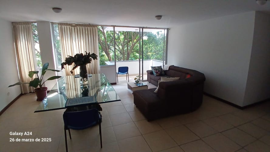 Apartamento de 3 alcobas en venta en Centenario, Cali, 132 m² · foto 2 de 24