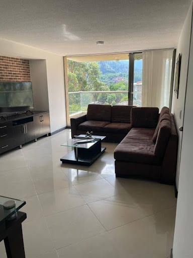Apartaestudio en arriendo en Loma De Los Bernal, Medellín, 90 m² · foto 3 de 18