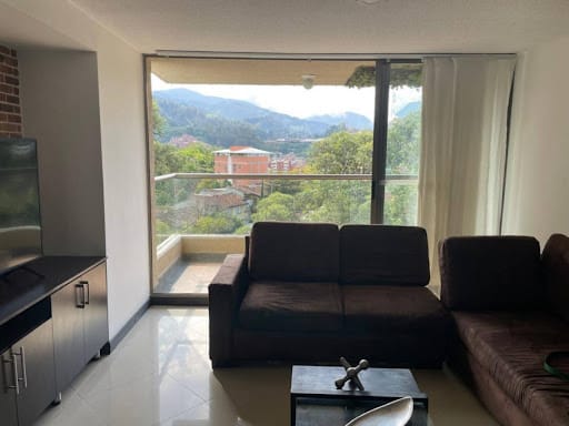 Apartaestudio en arriendo en Loma De Los Bernal, Medellín, 90 m² · foto 4 de 18