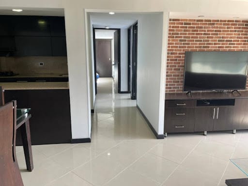 Apartaestudio en arriendo en Loma De Los Bernal, Medellín, 90 m² · foto 5 de 18