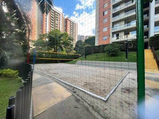 Apartaestudio en arriendo en Loma De Los Bernal, Medellín, 90 m² · foto 13 de 18