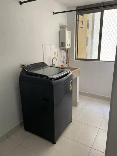 Apartaestudio en arriendo en Loma De Los Bernal, Medellín, 90 m² · foto 16 de 18