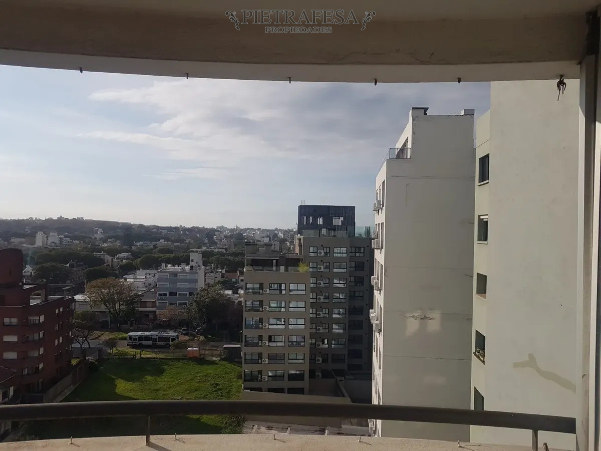 Apartamento en alquiler, Monoambiente, 1 baño, terraza. Malvin. · Foto 2