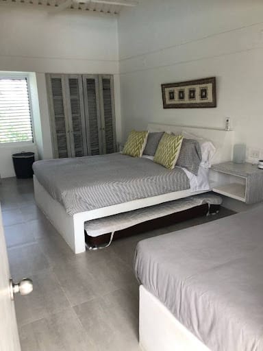 Casa de 5 alcobas en venta en Bosques De Peñalisa, Girardot, 370 m² · foto 13 de 20