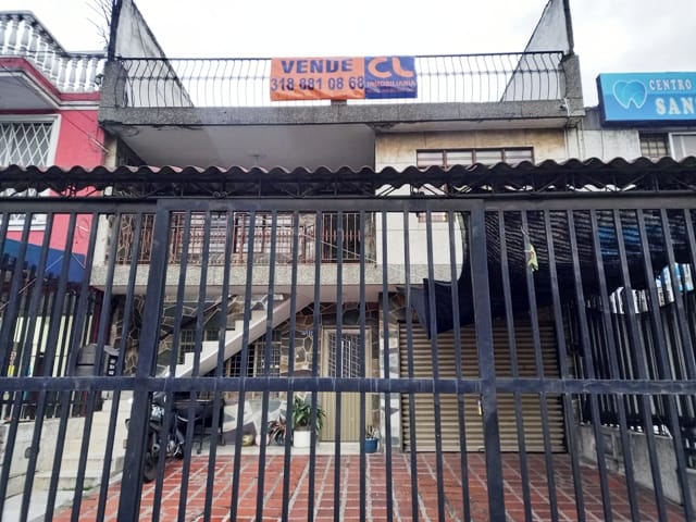 Casa de 7 alcobas en venta en Colseguros Andes, Cali, 457 m² · foto 2 de 24