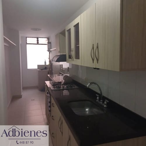 Apartamento de 3 alcobas en arriendo en Laureles, Medellín, 114 m² · foto 3 de 10
