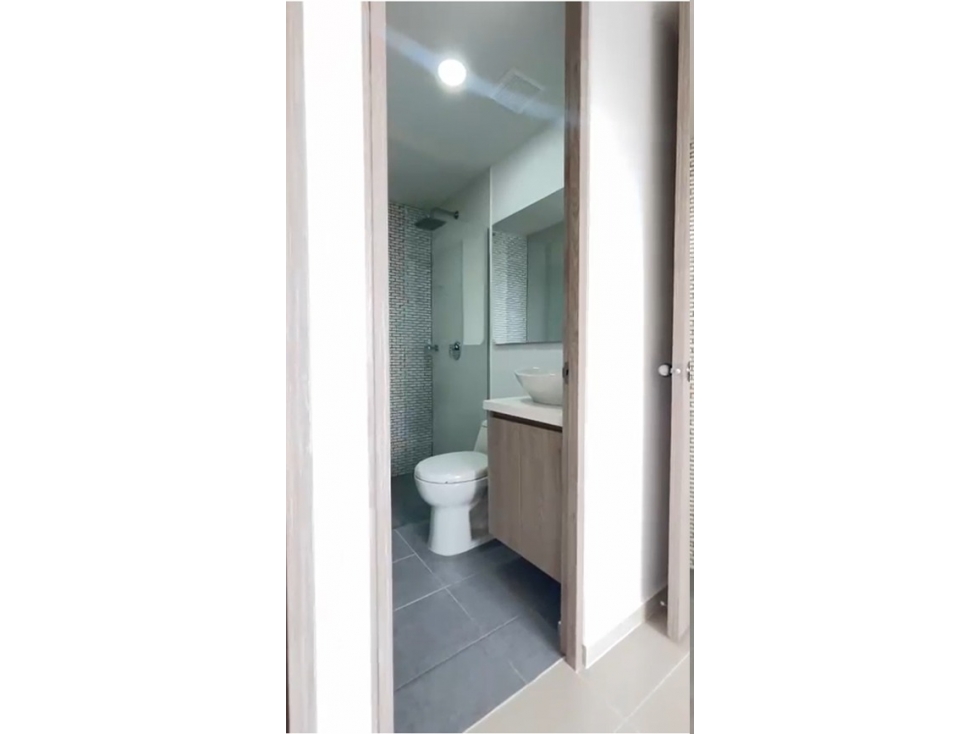 Apartamento en venta en Zona Industrial No. 1, Itagüí · foto 3 de 24