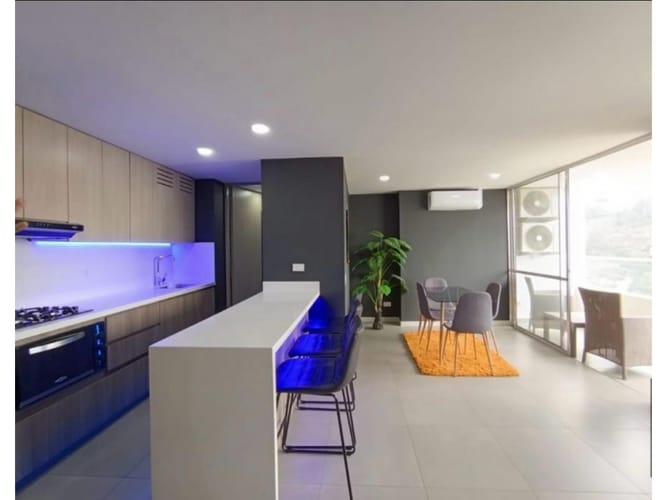 Apartamento de 3 alcobas en venta en El Poblado, Medellín, 76 m² · foto 2 de 14