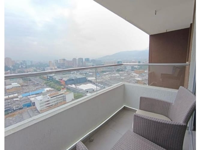 Apartamento de 3 alcobas en venta en El Poblado, Medellín, 76 m² · foto 9 de 14
