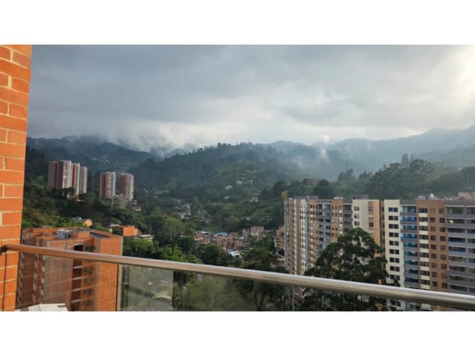 Apartamento de 4 alcobas en venta en Camino Verde, Envigado, 150 m² · foto 4 de 11
