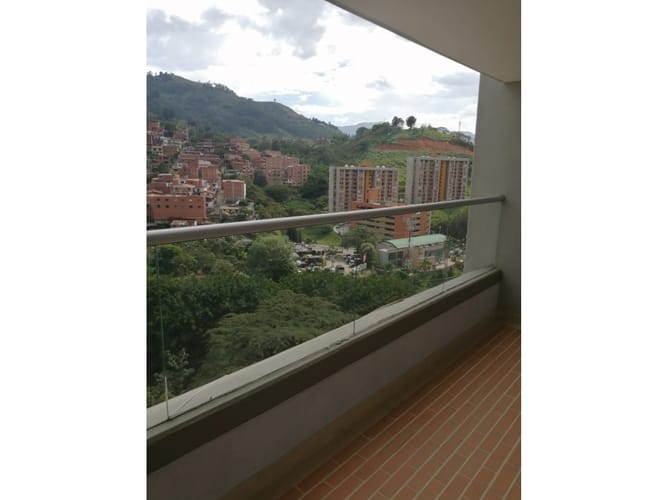 Apartamento en venta en Camino Verde, Medellín · foto 3 de 24
