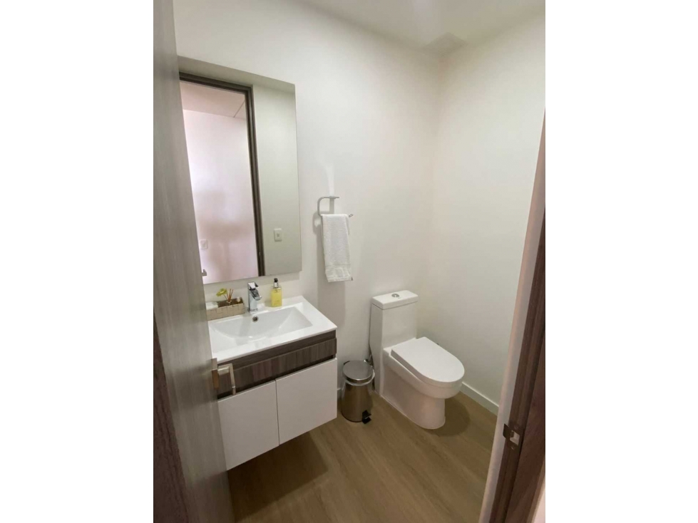 Apartamento en venta en Loma De Las Brujas, Envigado · foto 3 de 24