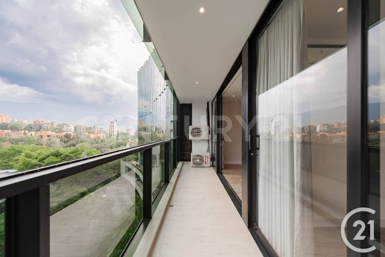 Apartamento de 2 alcobas en venta en El Castillo, Medellín, 85 m² · foto 2 de 17