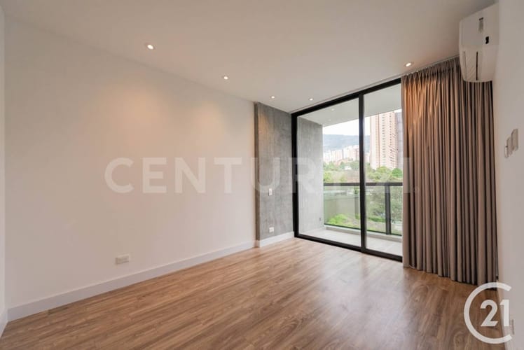 Apartamento de 2 alcobas en venta en El Castillo, Medellín, 85 m² · foto 3 de 17