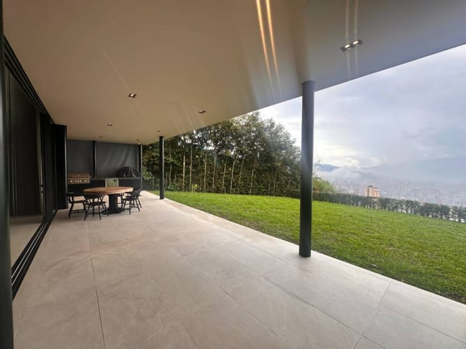 Casa de 4 alcobas en venta en Las Palmas, Medellín, 425 m² · foto 11 de 24
