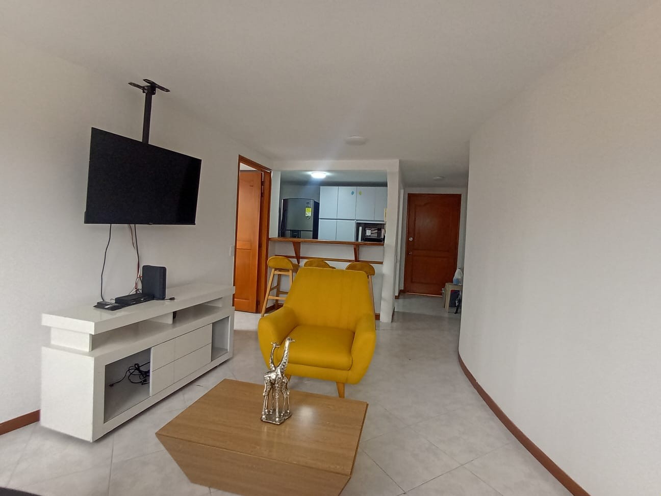 Apartamento en arriendo en Laureles, Medellín · foto 3 de 19