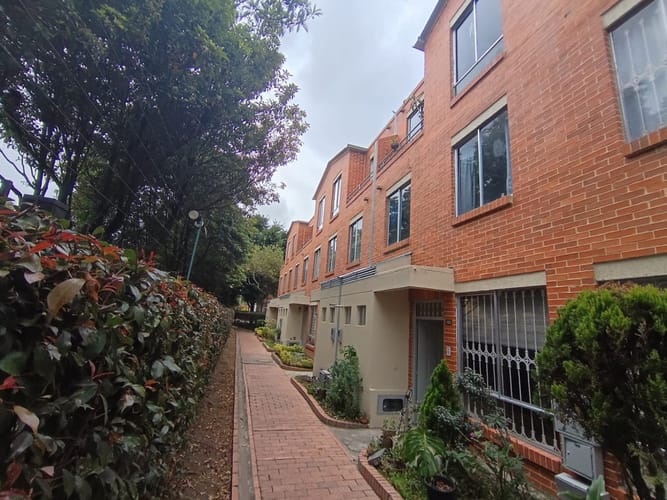 Casa de 3 alcobas en venta en El Pinar, Bogotá, 86 m² · foto 2 de 17