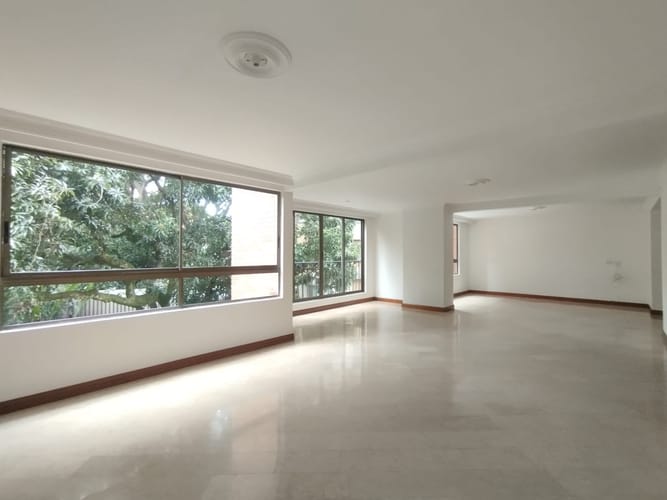Apartamento de 3 alcobas en arriendo en El Poblado, Medellín, 188 m² · foto 2 de 20