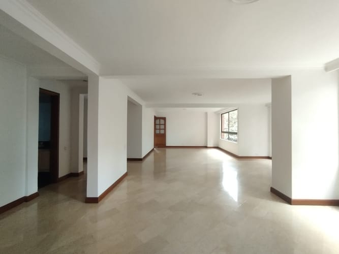 Apartamento de 3 alcobas en arriendo en El Poblado, Medellín, 188 m² · foto 4 de 20