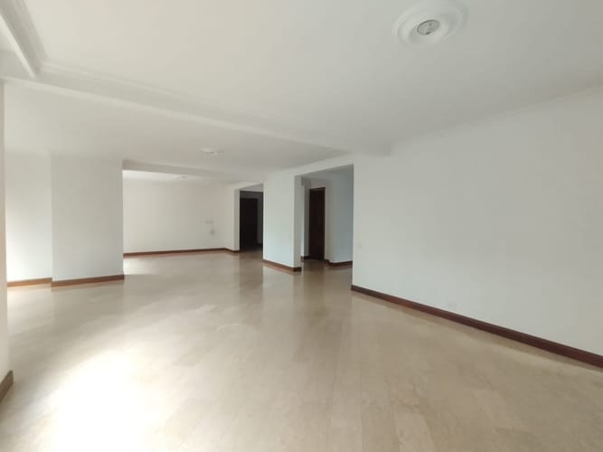 Apartamento de 3 alcobas en arriendo en El Poblado, Medellín, 188 m² · foto 6 de 20