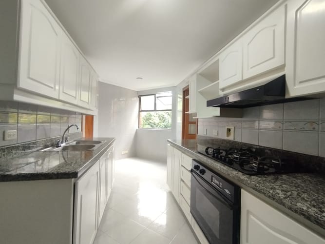 Apartamento de 3 alcobas en arriendo en El Poblado, Medellín, 188 m² · foto 7 de 20