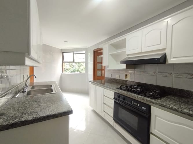 Apartamento de 3 alcobas en arriendo en El Poblado, Medellín, 188 m² · foto 8 de 20