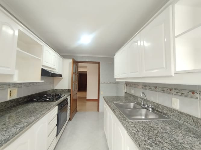 Apartamento de 3 alcobas en arriendo en El Poblado, Medellín, 188 m² · foto 10 de 20
