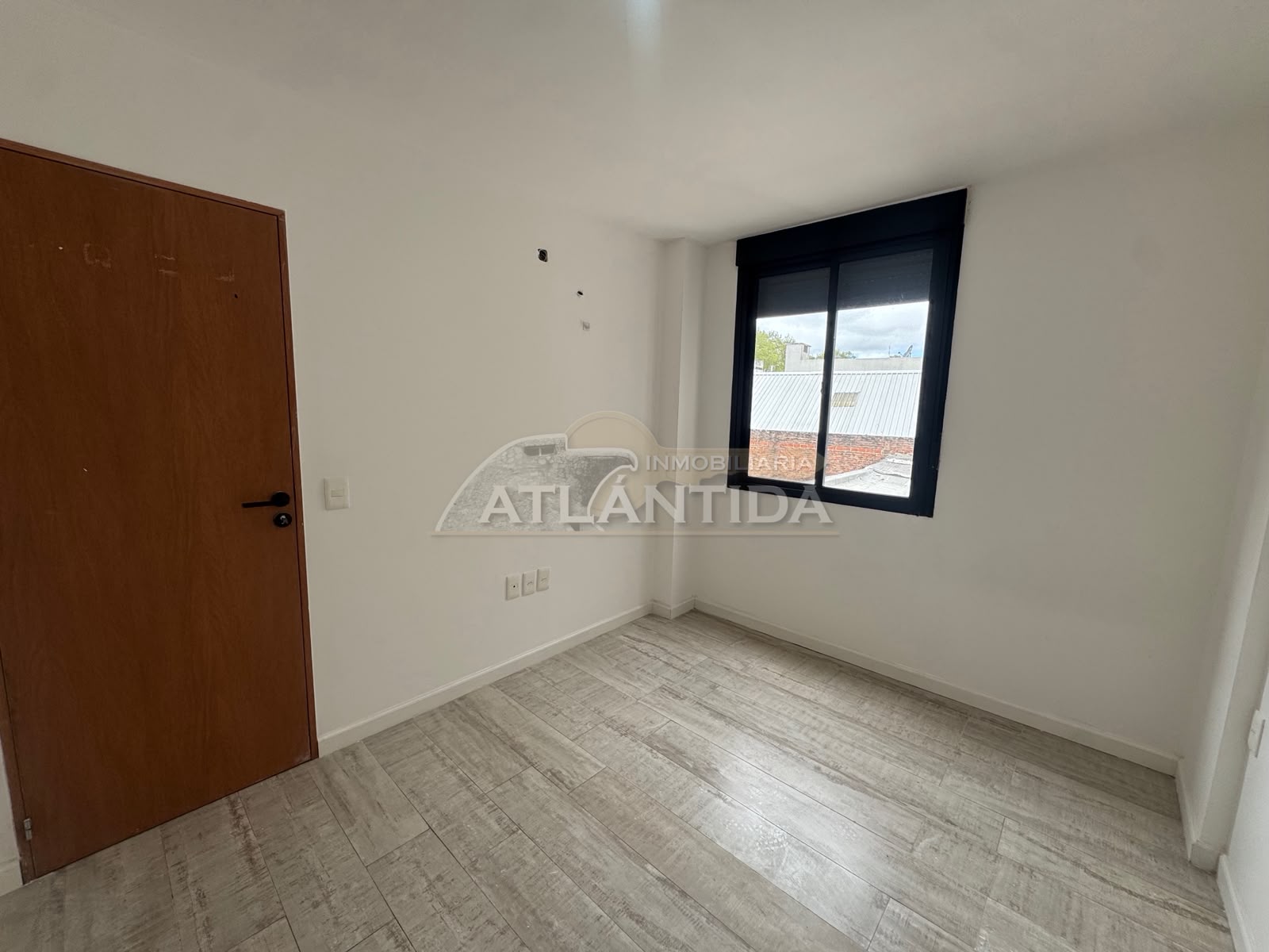 Alquiler Apartamento 1 Dormitorio En Segundo Piso, Ubicado En Tres Cruces. Inm Atlántida · Foto 12